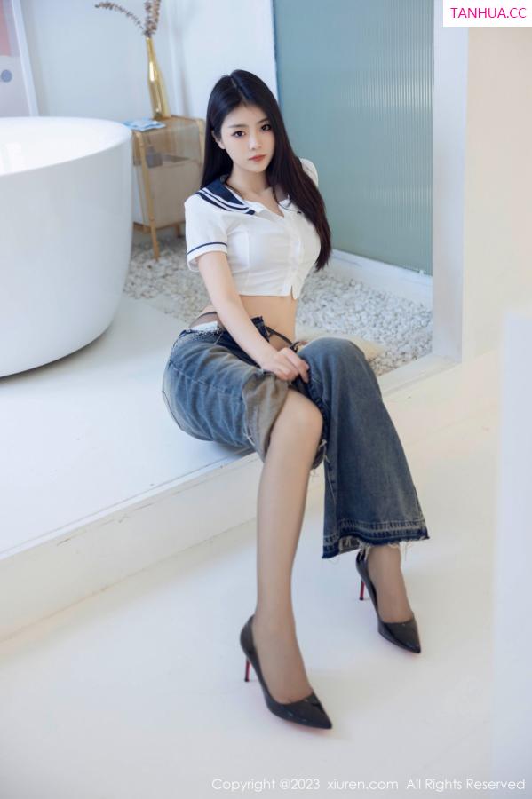 可乐Vicky  [XiuRen]高清写真图 2023.07.05 No.7027 可乐Vicky 黑丝美腿第13张图片